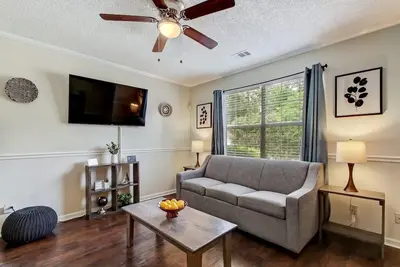 Image de Peaceful Laurelwood Home with Covered Patio & Yard