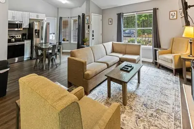 Image de Spacious Family Stay Near Downtown Dining & Parks