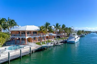 Image de Huge Waterfront 5-bedroom Villa Key Colony Beach pet-friendly private pool, dock