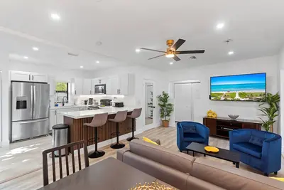 Image de Tropical Getaway w Huge Yard! Bnr Vacation Rentals