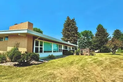 Image de Stylish Mid Century 4-Bedroom House in Fort Benton