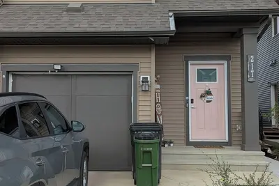 Image de Private Basement Suite in Sw Yeg