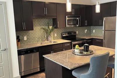 Image de Cozy 1-bedroom apartment in delightful Downtown- Dallas with WiFi & Pool!