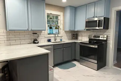 Image de Cottage Downtown Foley/1 mi to Sports Complex/4 mi to Owa/11 mi to beach