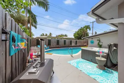 Image de Heated Pool, Hot Tub, Grill & Pizza, Unique Family Haven 3bdr, 7min to the Beach