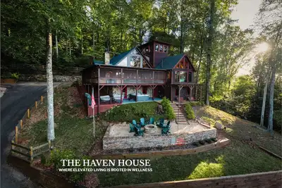 Image de Luxury Wellness Retreat w/ Gym, Sauna, Cold Plunge, Yoga Treehouse & Hot Tub