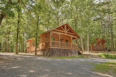 Image de Luxury rustic cabin located 3 miles to Wolf Pen Gap, Sleeps 5, 2 bedroom, 1 bath