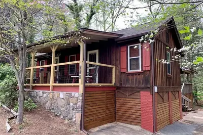 Image de Hearth and Timber: Log Cabin Retreat Overlooking Golf Course & Blue Ridge Peaks