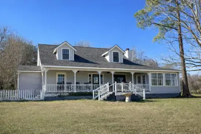 Image de Private 27-Acre Ranch House Escape Near Round Top - Pond, Fire Pit, Game Room