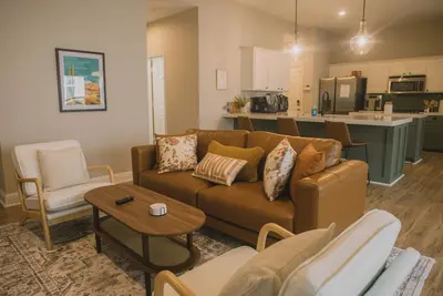 Image de 3br/2ba/Fully Fenced | Pets Ok l Quiet Street