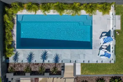Image de Relax By The Pool