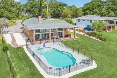 Image de Family Friendly Lake House W/ Pool Near Legoland