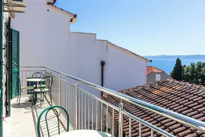 Image de Stone house with two balconies and the sea view