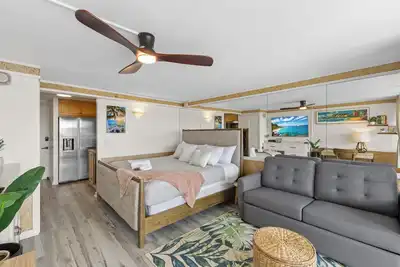 Image de 30fl Hale Nalu Waikīkī | Oceanview King Bed Studio