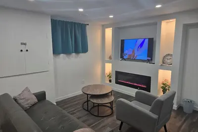 Image de Cozy private basement suite | Fireplace, workspace & nature-inspired decor