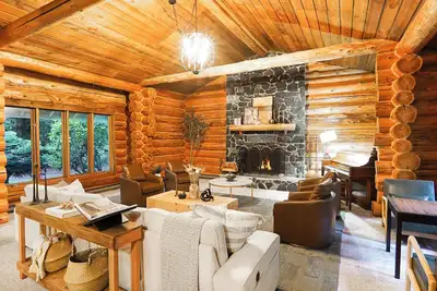 Image de Red Mountain Lodge – A Luxurious Woodland Retreat Near Silver Lake Park