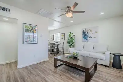 Image de Just down the street from the University of Arizona this 1 bedroom 1 bathroom is fully remodeled with your own dedicated electric vehicle charger by Tucson Renter Properties