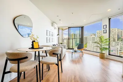 Image de Urban Comfort: 2 Bedroom Apartment Near Everything