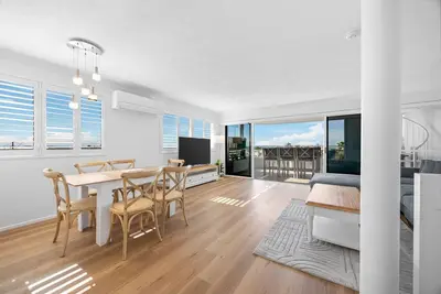 Image de Stylish 4-Bed Townhouse with Panoramic Ocean Views