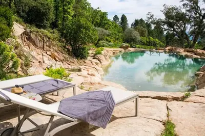 Image de Grande Villa Moderne au calme avec piscine naturelle