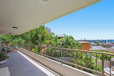 Image de Modern Coastal Living in the Heart of Burleigh Heads