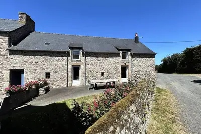 Image de 301 - Maison de caractère à 2km de Sables-D'or.