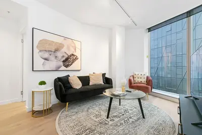 Image de Top Floor Apt In Best Location w/ Gym, Pool & WiFi