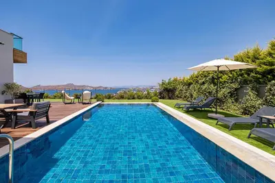 Image de Superbe villa de 5 chambres avec vue panoramique sur la marina de Yalikavak