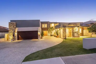 Image de 4 Magical Majestic Family Home Sleeps 8 Huge backyard + parking
