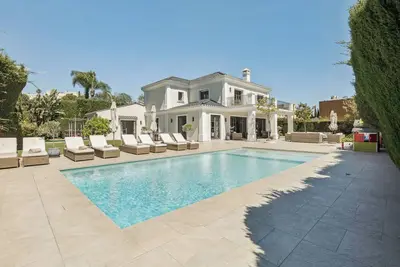 Image de Elegant 5-Bedroom Villa in Parcelas del Golf, Marbella