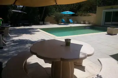 Image de A Aix en Provence, maison avec piscine proche de toutes les commodités