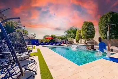 Image de Wow! Queen Creek Heated Pool Home Sleeps 10. 3 King Rooms.