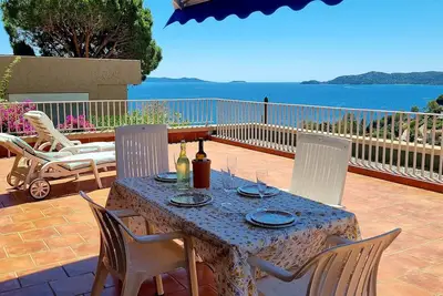 Image de Villa à vue mer superbe, grande terrasse, plage à pied La Fossette, Le Lavandou