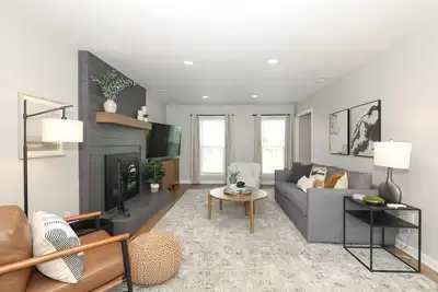 Image de Fully Renovated - 30 Night Min - 3/2. 5 - Dogs Ok - Smart Home