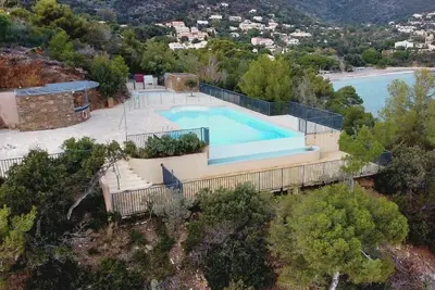 Image de La pinède- T4 dans résidence avec piscine