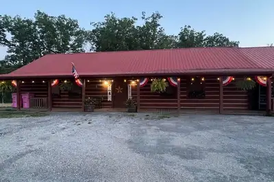 Image de Charming 4-bedroom with Mtn. Views, Wifi, & Cold Plunge Tub in Pine Ridge, Ky