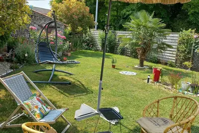 Image de Chambre d'hôtes 'Les Hirondelles' avec terrasse privée, jardin commun et Wi-Fi