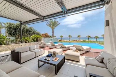 Image de Vivo Mare Panorama Beachfront Villa - Beachfront Views