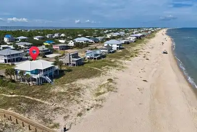 Image de Beach front, screened porch, elevator, and pet friendly!
