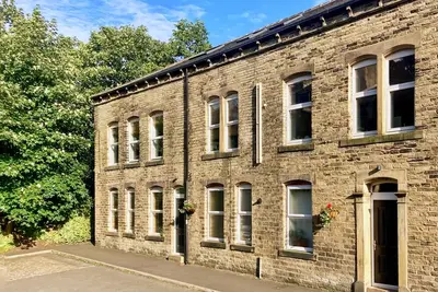 Image de The Old Riverside School House Apt 5, pet friendly in Hebden Bridge
