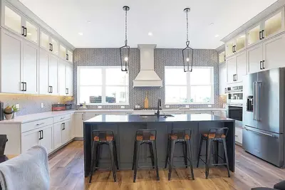 Image de Downtown Luxury | Chatham-Arch BoHo-Style Townhome