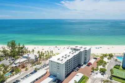 Image de Top Floor 2bd 2Bth with Direct Ocean Views/Beach Access in Holmes Beach