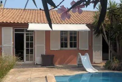 Image de Maison familiale au calme, jardin et petite piscine. Proche plage et commerces.