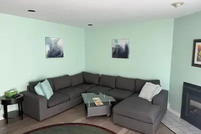 Image de Relax in Style, Peaceful Patio, King Bed, Close to Everything