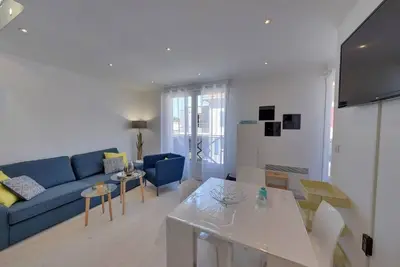 Image de Appartement Duplex neuf, vue mer avec balcon en plein centre, parking privé.