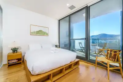 Image de Sunny City Escape Steps from Lonsdale Street
