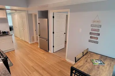 Image de 2nd Floor Lakeview 2-Bedroom Condo in Geneva U4