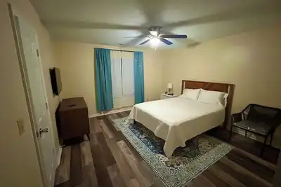 Image de Charming 2br Home, Fast WiFi, Pet Friendly, Near Ecu & Hospital