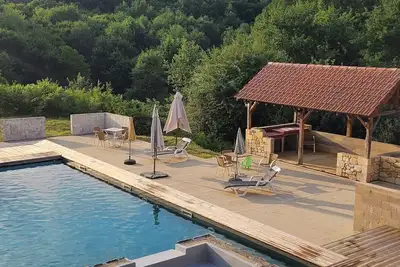 Image de Maison Tiny Bwa - Séjour au calme dans une charmante maison en pierre avec piscine et nature