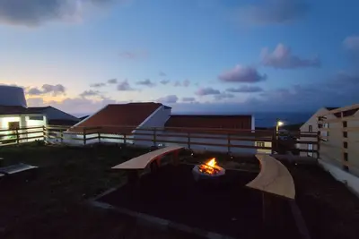Image de Centenary house with spacious areas located in the green heart of São Miguel!
